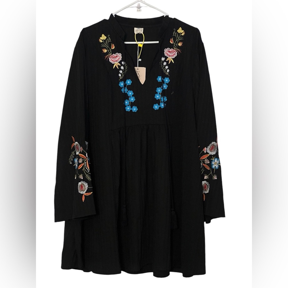NWT Tiptupu Women's V Neck Lantern Sleeve Bohemian Embroidered A-Line Mini Dress